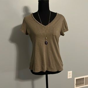 Max Studio olive green v-neck pocket tee M